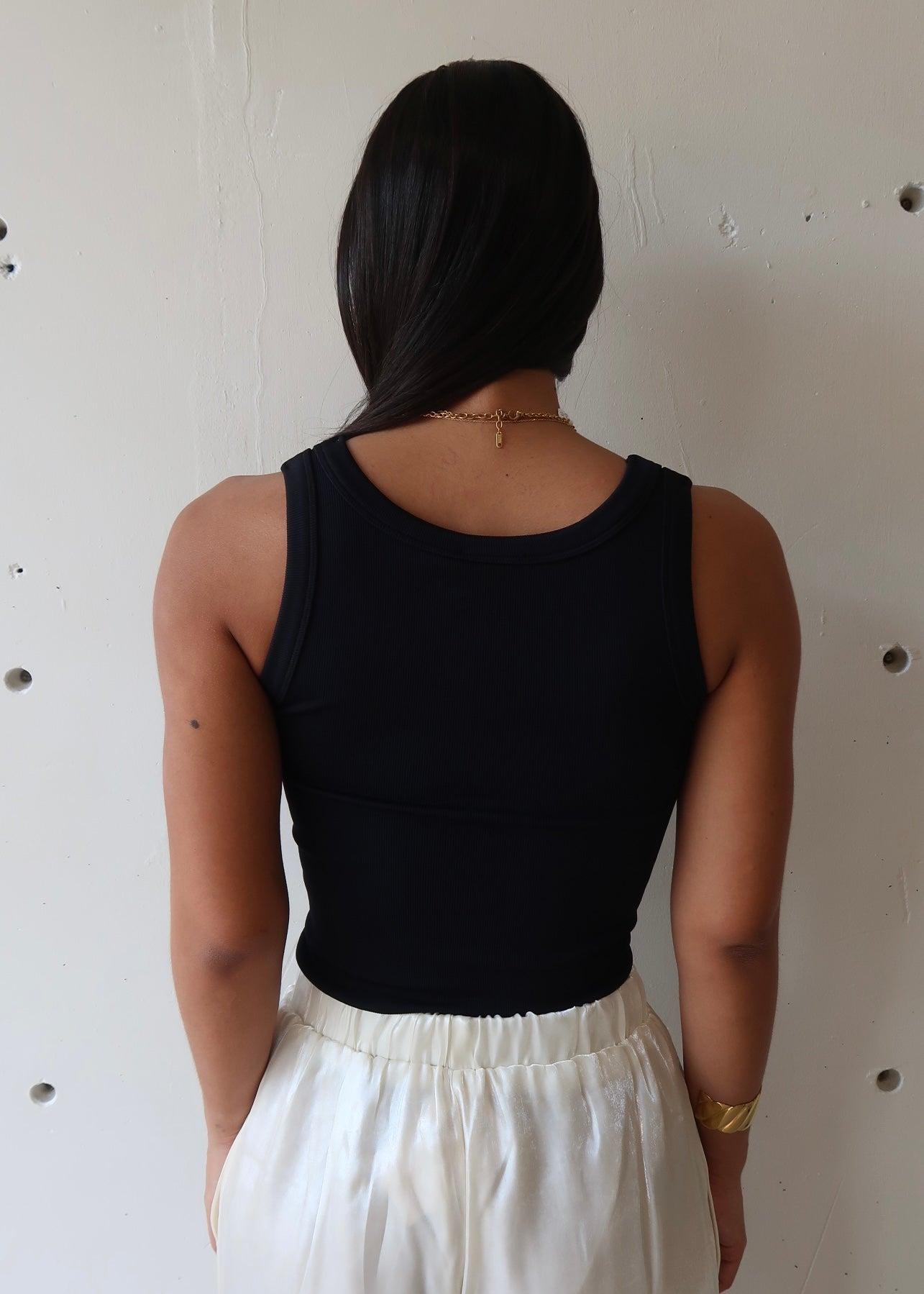 Anne V Neck Basic Top Black