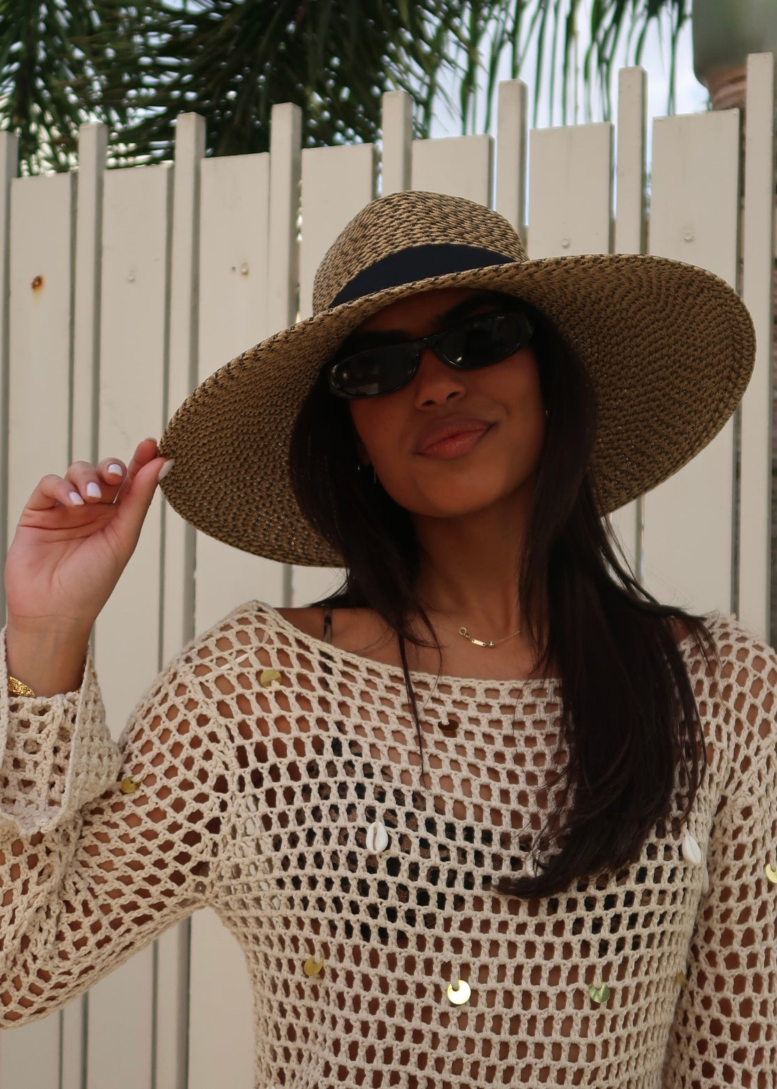 Louise Hat - Morena Lucía