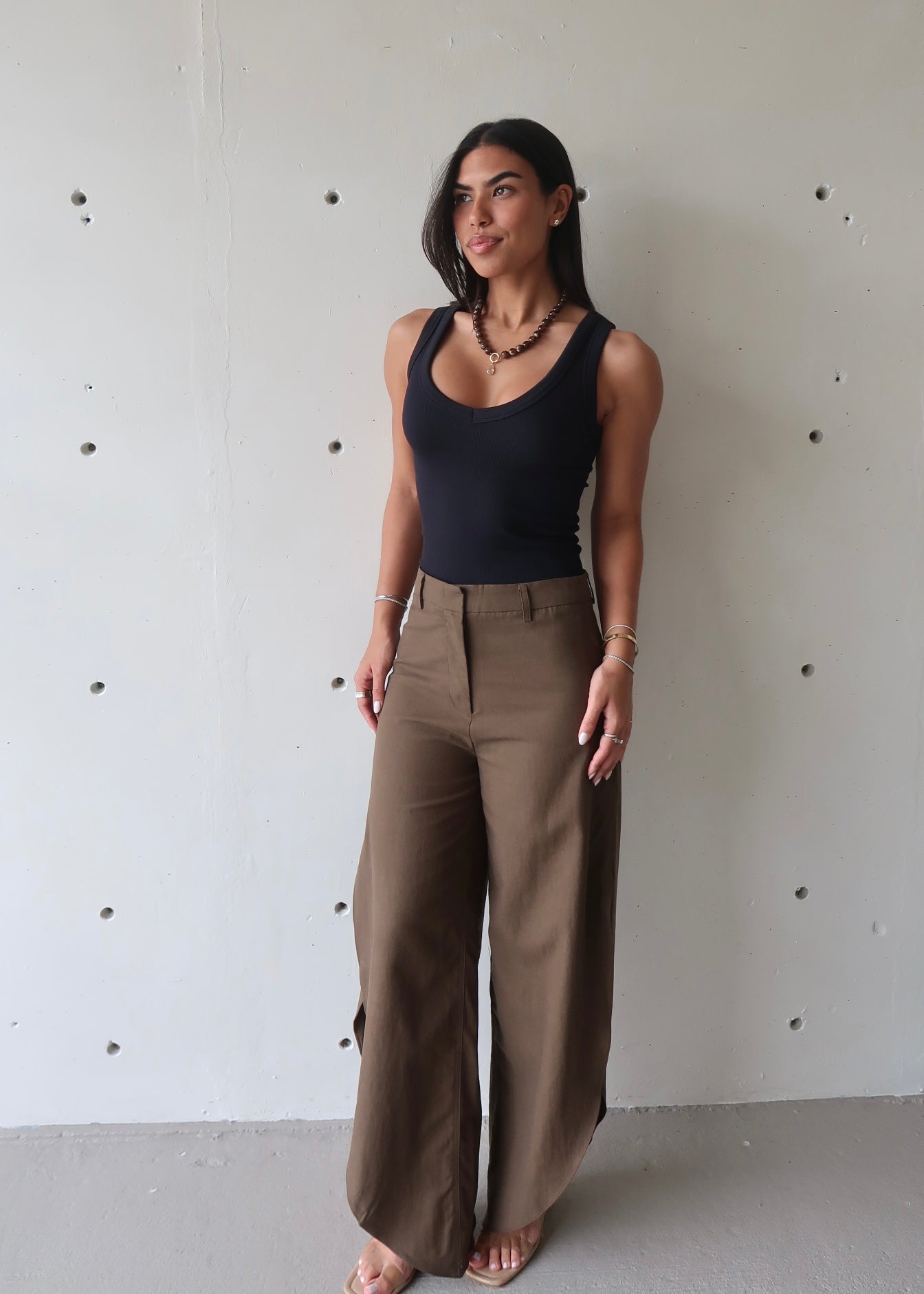 Anne V Neck Basic Top Black - Morena Lucía