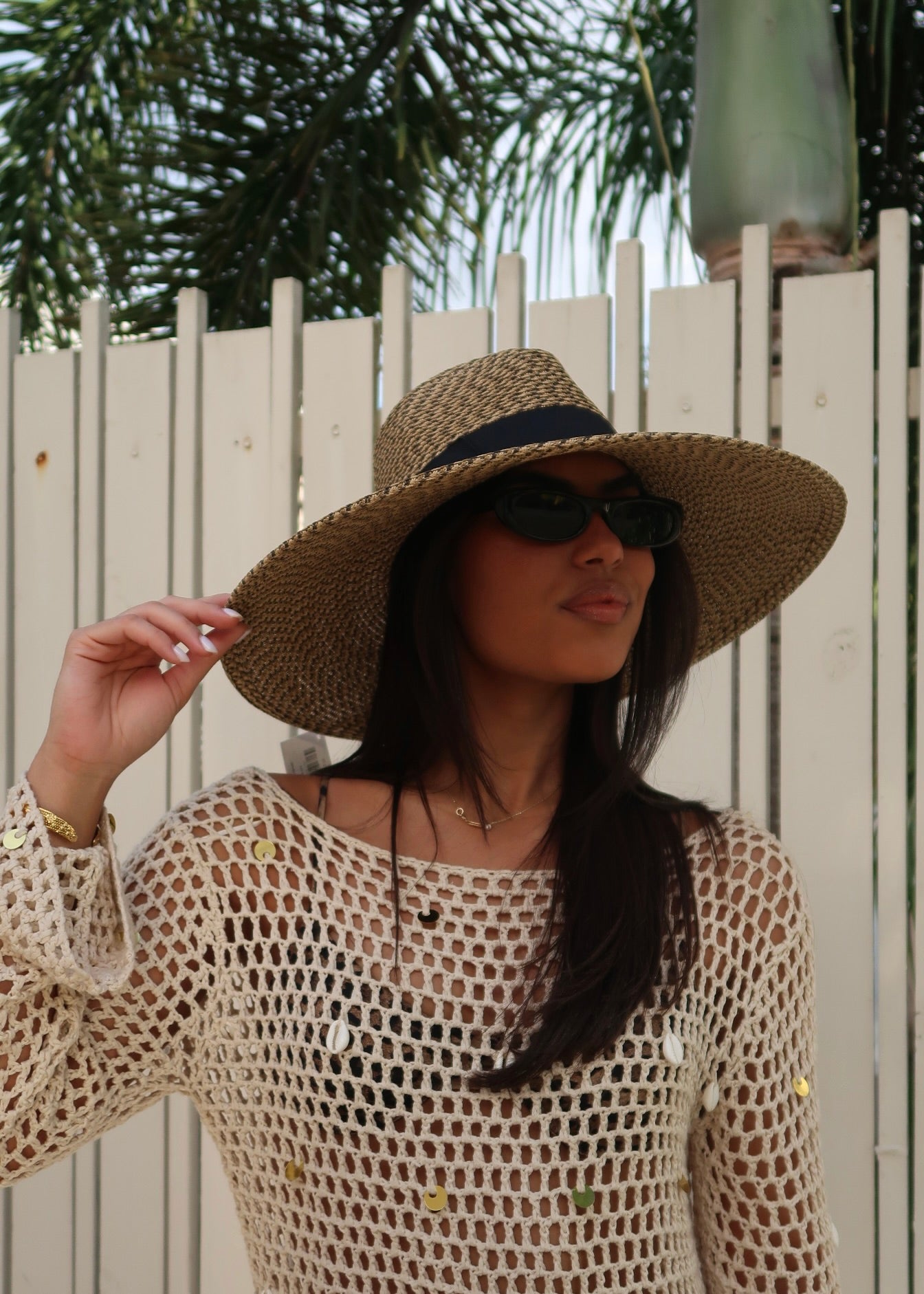 Louise Hat - Morena Lucía