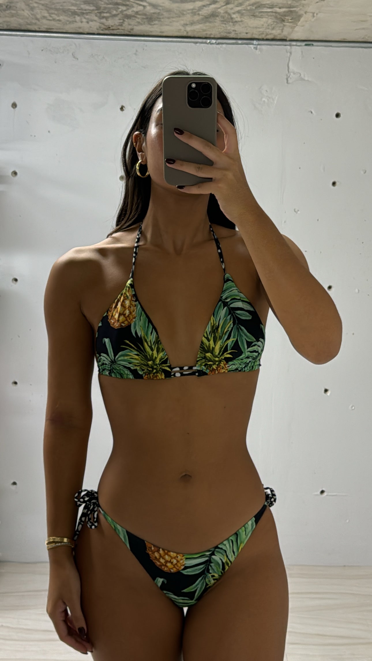 pineapple swim - Morena Lucía