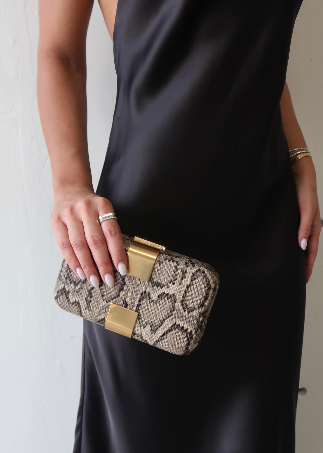 Thais Snake Print Clutch - Beige