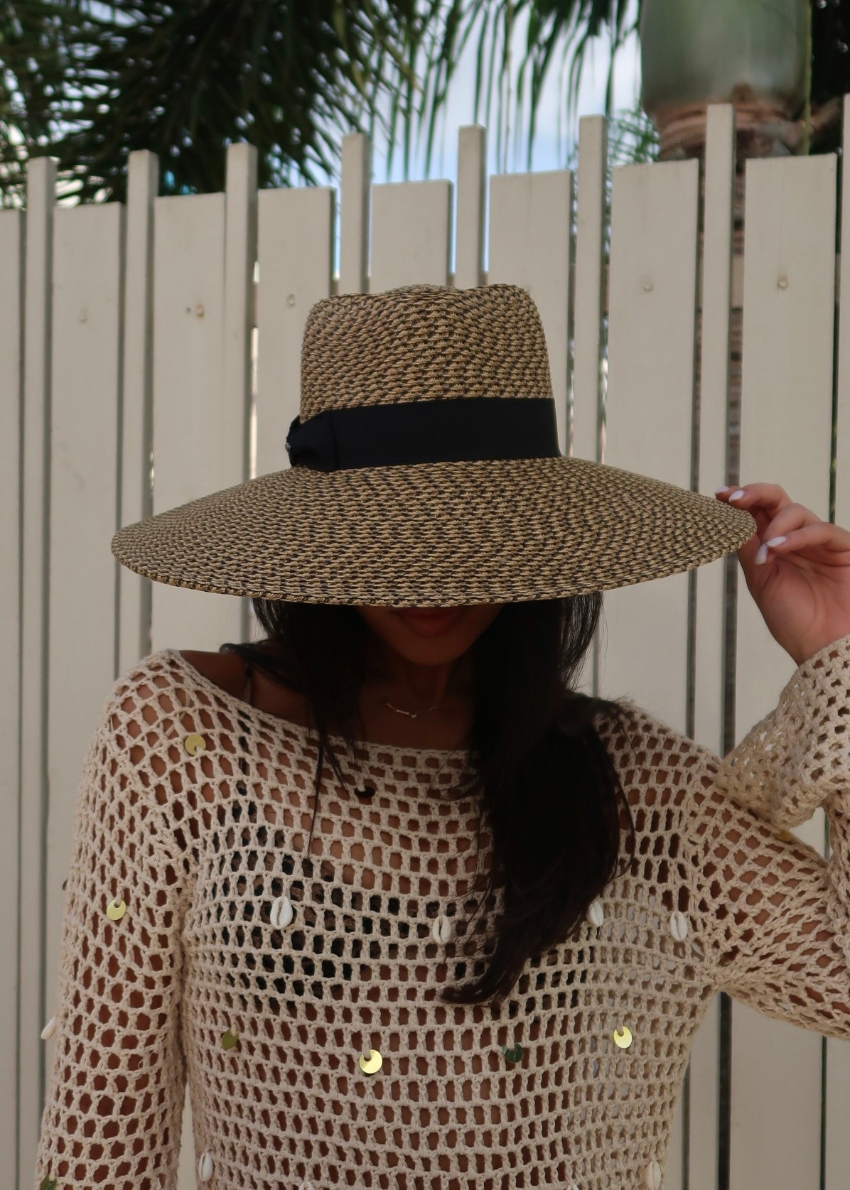 Louise Hat - Morena Lucía